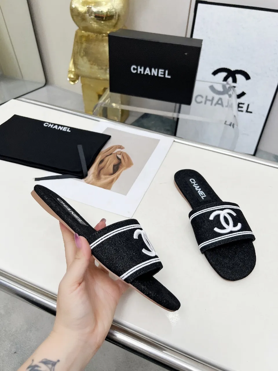👟👟Ex-factory price 400👟👟 Genuine leather sole +30 chanel Chanel 2025 new slippers🔥🔥 Official website counter, fabric sheepskin, lining sheepskin, foot pad goatskin, 3 colors optional, 35-42 sizes Genuine leather sole +30